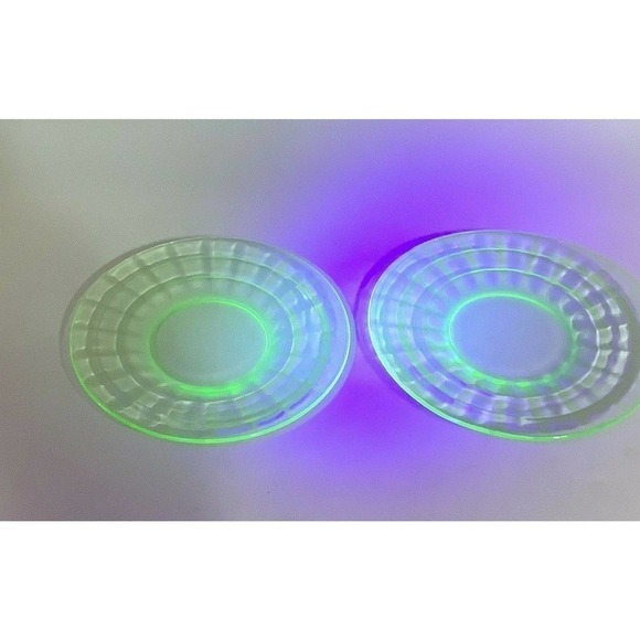 2 Vintage Green Block Optic Depression Glass Plates 6"‎ Anchor Hocking Glow - Picture 1 of 6
